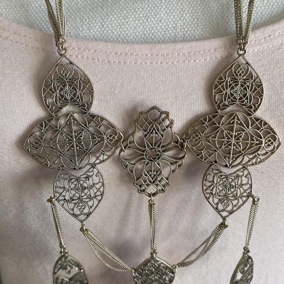 SPECTACULAR DETAILED SILVER METAL LACE NECKLACE - Picture 6 of 7
